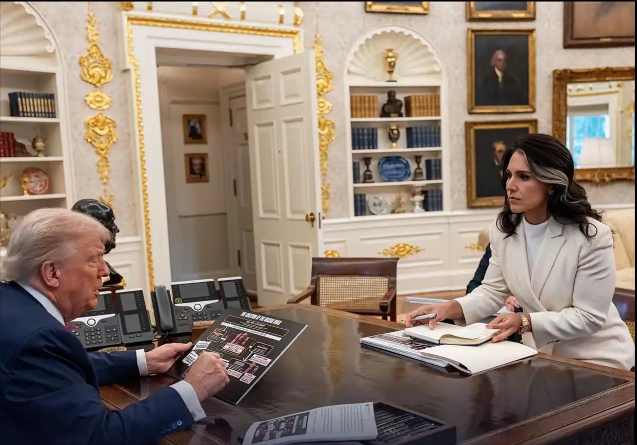 特朗普“看图开会”的场面流出：白宫简报进入“极简模式”。
为了让这位老板秒懂，各