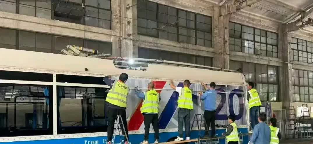 久事是怎么了？！
为了什么效益？可以把进监的人搬上了上海的公交车？！难道让上海