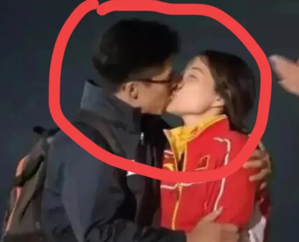 霍启刚不愧是真男人，比李嘉诚和李泽钜强多了，不仅仅大胆表白祖国母亲

而且还在真