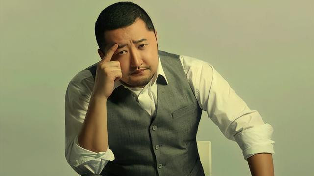 41岁资深演员街边擦鞋遭嘲讽！
