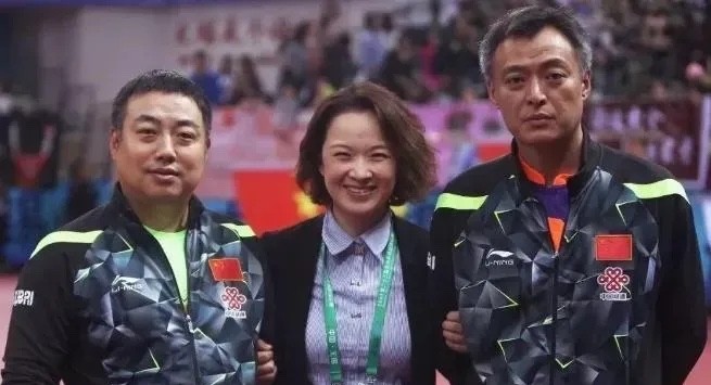 刘国梁旁边女的是谁？非常有气质，一定也是位名人吧