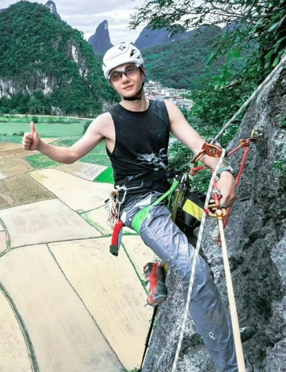 议迪士尼速速联系王一博，给岩羊出个专属番外，片名就叫《岩羊博的疯狂探索境》，票房