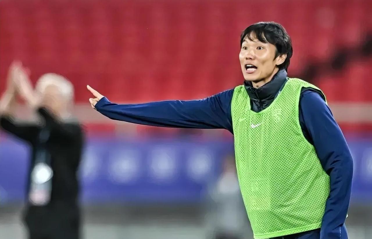 邓卓翔无意转正
武汉三镇正在考虑新帅的选择，郑智、郑雄、陈洋在候选中。
其实我们