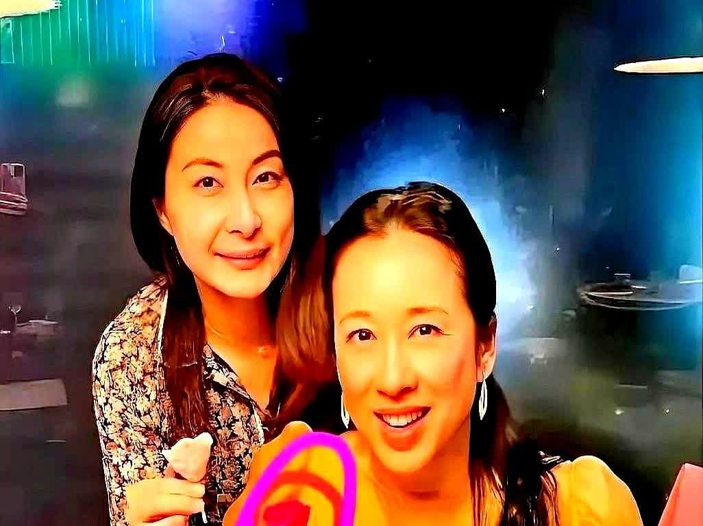 最近郭晶晶被传纠结要不要拼四胎，结果婆婆朱玲玲直接甩话：“三个娃还不够？别为了传