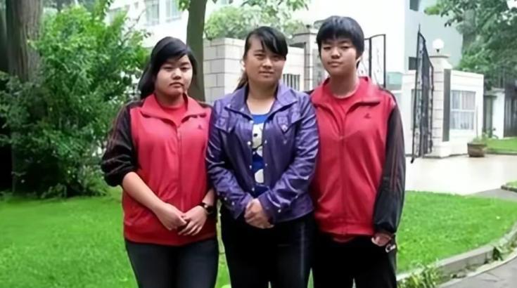 1999年，贵州19岁保姆，无奈带着被雇主遗弃的6岁双胞胎投奔娘家，父亲嫌丢人，