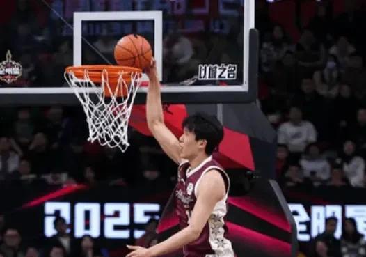 CBA北区全明星4大球星发挥对比，MVP给邹雨宸？
1、北京曾凡博，只给15分钟