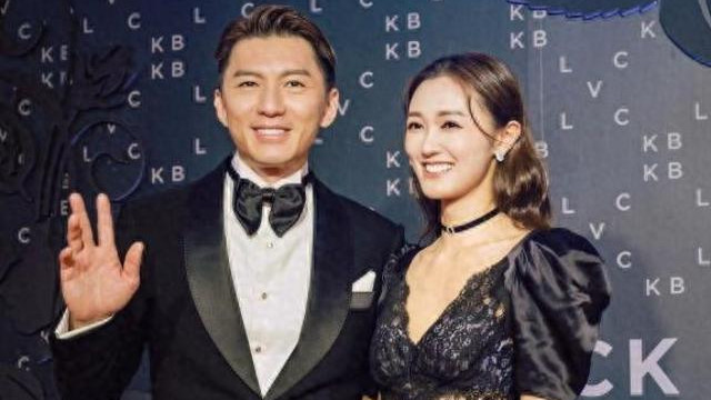 张宝儿袁伟豪婚后首度二人世界，五星级酒店约会，隔空亲吻甜到漏