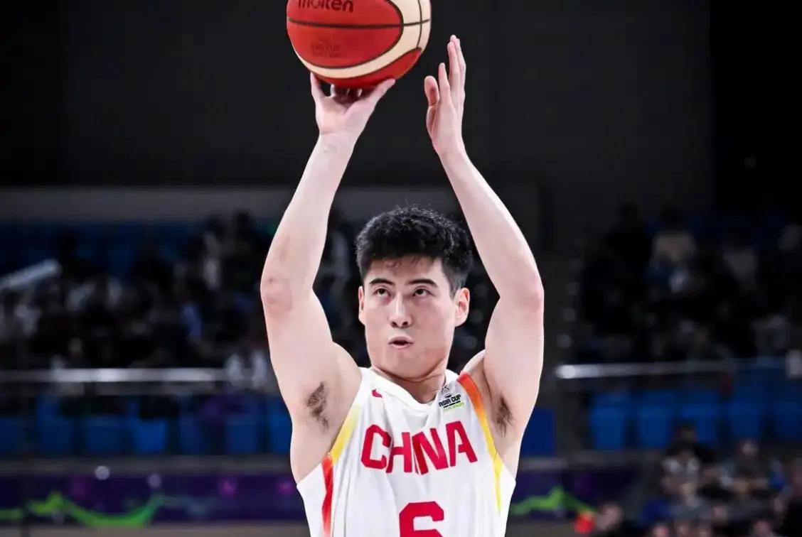 赵睿轮休，程帅鹏顶替首发反而不会打球了。全场4中1得到5分，外加4个失误。前段时
