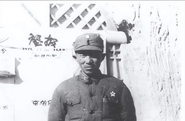 1956年，魏巍拒绝接受中将军衔，毛主席都劝不动他，彭德怀追着他打，边打边说：你
