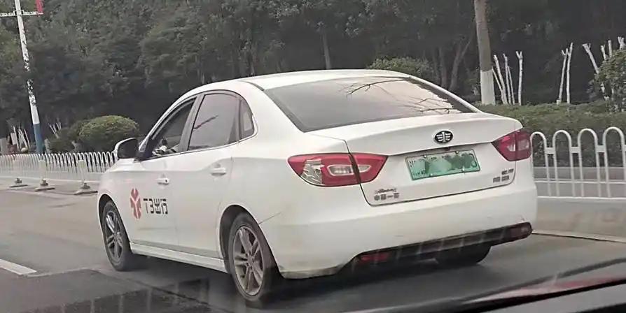 我发现开油车的人，从不考虑油费，该加油加油，该出行出行，该干嘛干嘛，从不为省钱担