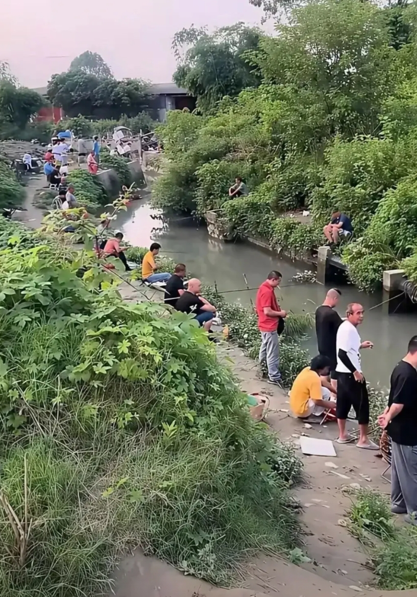 事实证明，男人比女人喜欢钓鱼[呲牙]