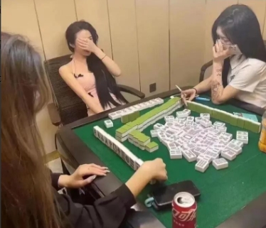 广西，一已婚女子应男牌友邀约通宵打麻将。凌晨2点，女子等另两名牌友离开后，说累了