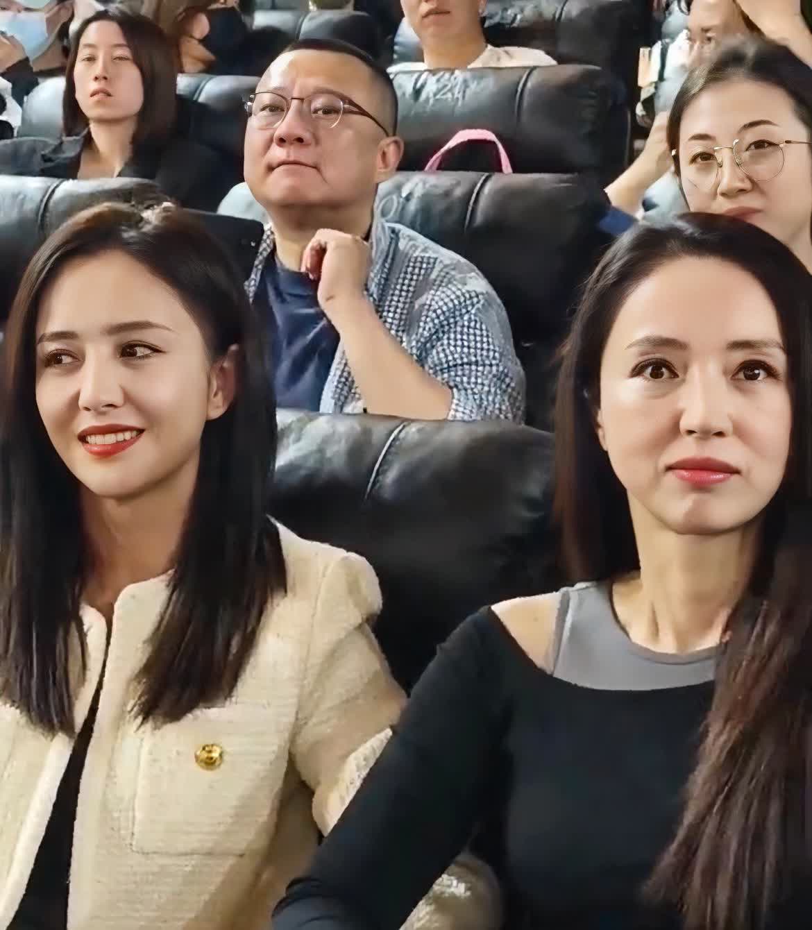 女人过得好不好，看脸就知道了。
同样都是离婚带娃，
佟丽娅依然那么娇俏明媚，