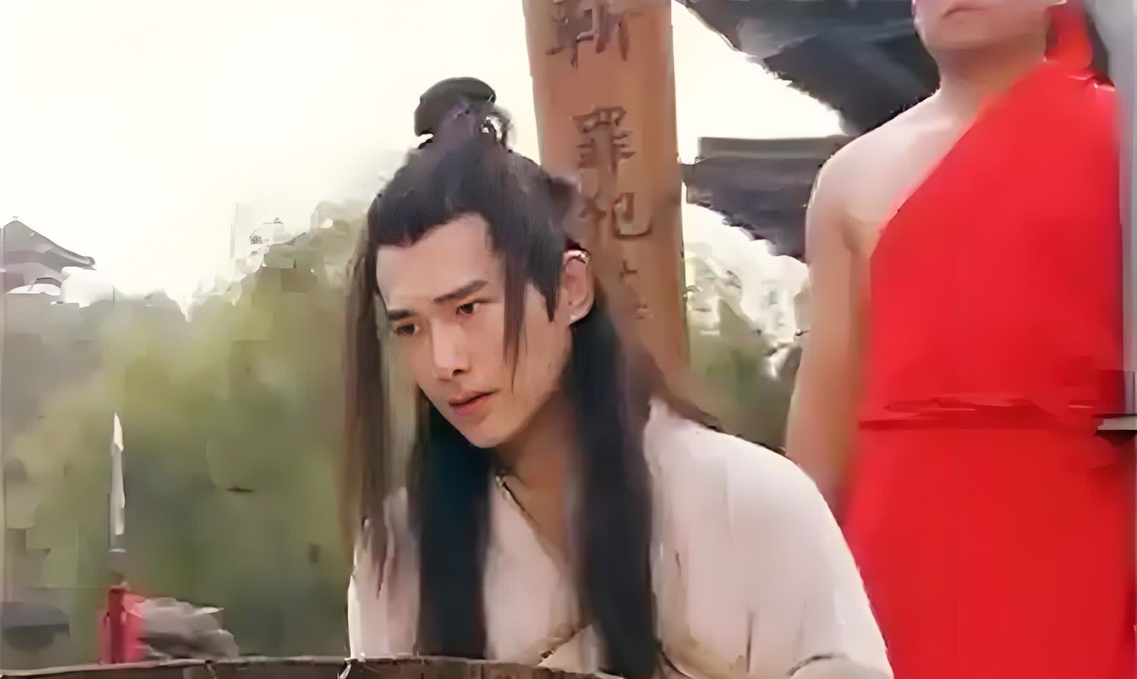 当杨继盛落入大牢面临酷刑时，他的好友为他寻来一副蚺蛇胆。据说，人食用后胆气倍增，