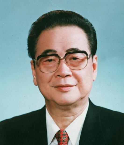 1992年7月，邓颖超因病离世，谁知，邓颖超留下的最后一句话竟是“李鹏”二字，这