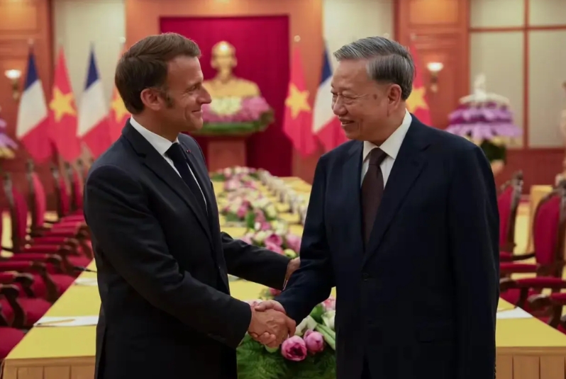 法国总统马克龙越南之行，一架阵风战斗机也没卖出去，不过越南和法国签署了一项包括2