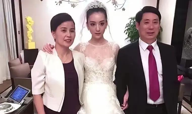 这张照片拍摄于2017年4月18日，模特、时尚博主方媛与与郭富城秘密在香港申请注