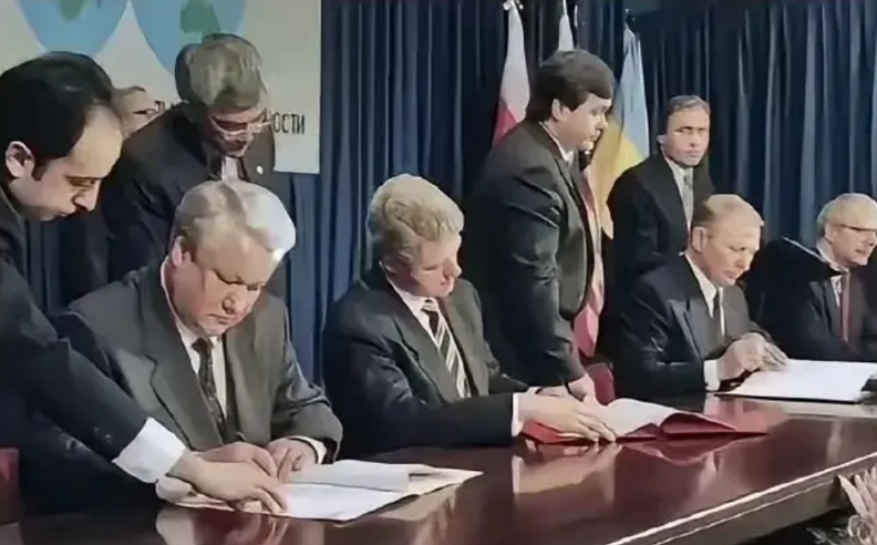 乌克兰上了人类历史上第一大当，但我们不应该嘲笑它。
1994年12月5日，乌克兰