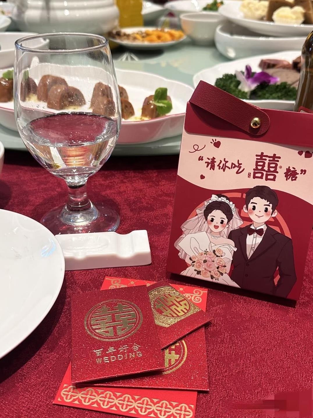 现在是人情薄如纸！
我表弟4号办的婚礼，酒店摆了20桌，每桌1888的标准。
结