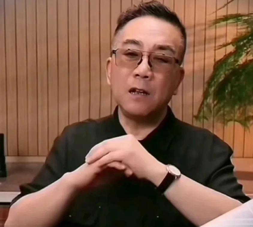杨议，经历了去年的“七月风波”、“九月闹剧”之后，依然保持了好心态，依然是比较高