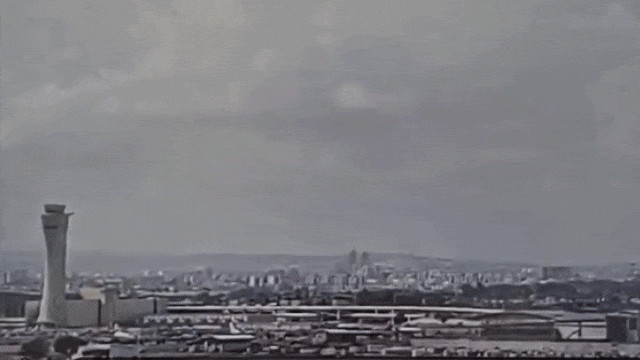 黑帮老大与街头小混达成“和平协议”