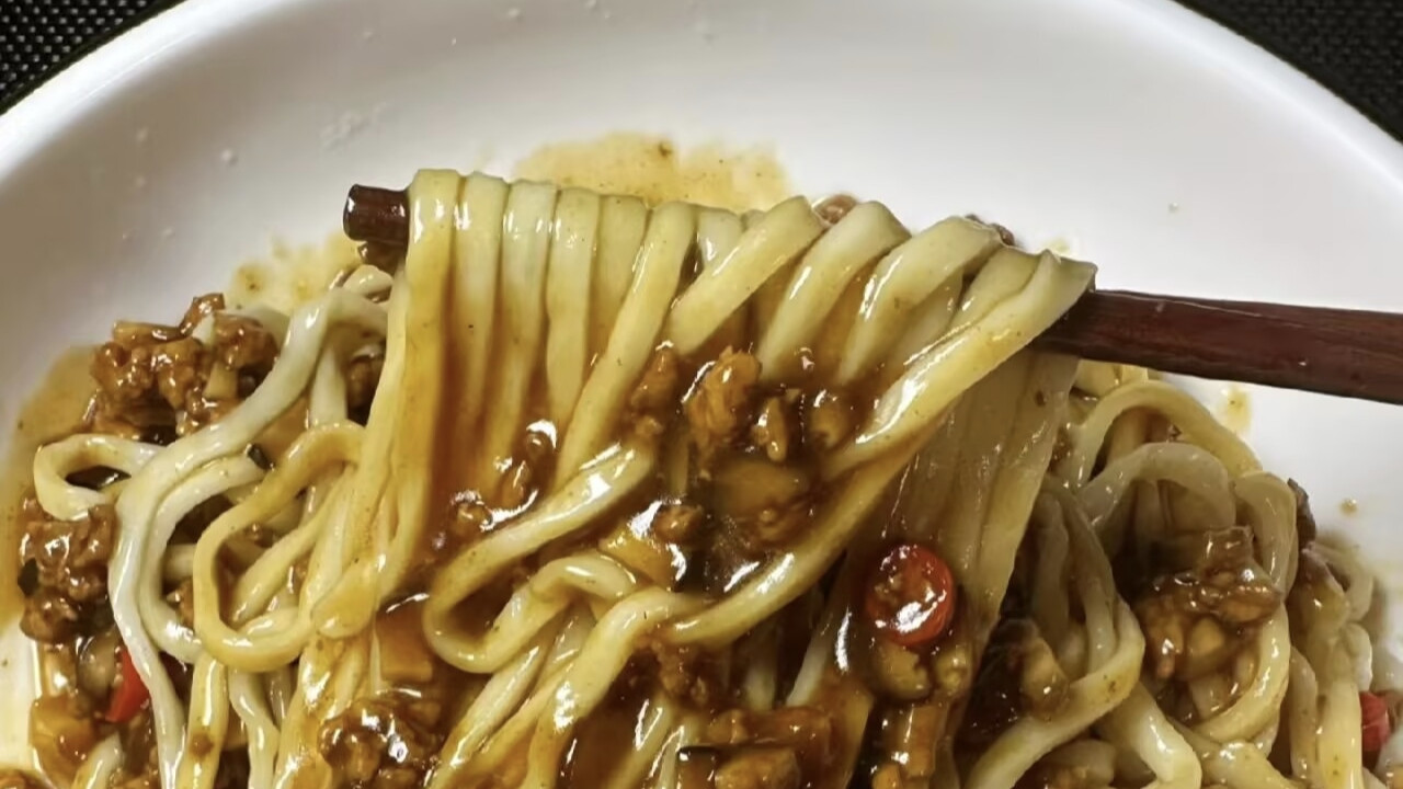 周末宅家必备！这碗酱浓味厚的打卤面，一口就让你胃口大开