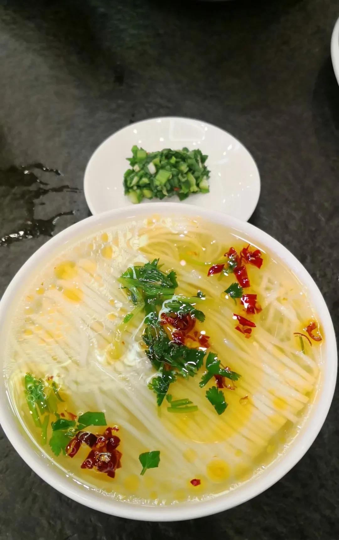 原来甘肃浆水是不含亚硝酸盐的，这下可以放心吃了。刚刚和一位朋友交流，他说浆水是用