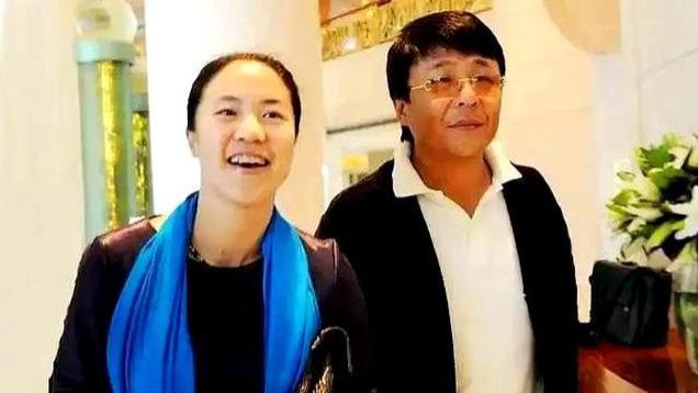 李宁馈赠莎头各28克黄金惹争议，网友：咋和王楠夫妇一样区别对待