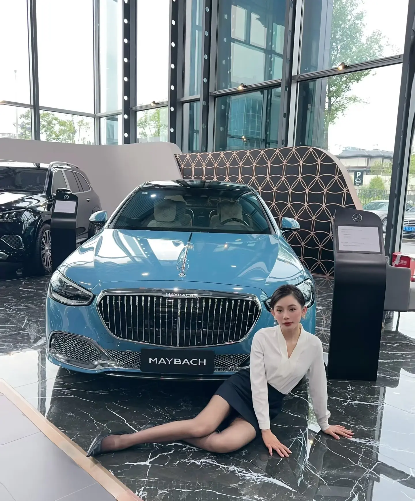 现在的女销售，不擦都不会卖车了
