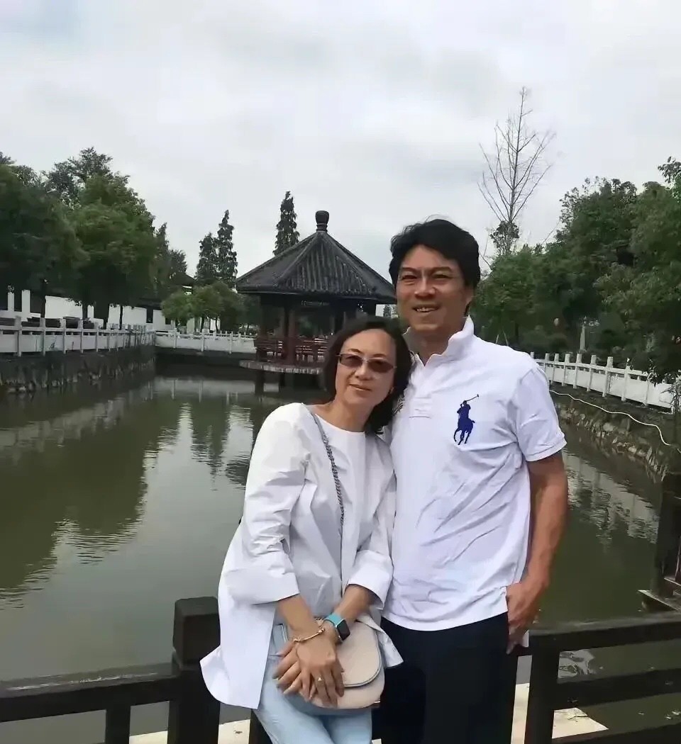 我的个妈呐！我在扬州瘦西湖碰到了谁？老了，真的老了，叫人看得都移不开眼啊！我都要