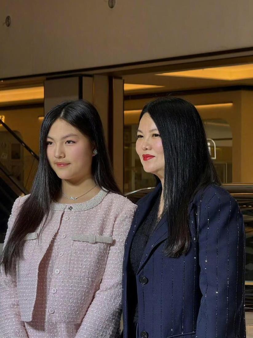 李湘这个爱女狂魔估计后悔了，
后悔自己当初在最美好的年纪，
没有嫁给爱情，而是嫁