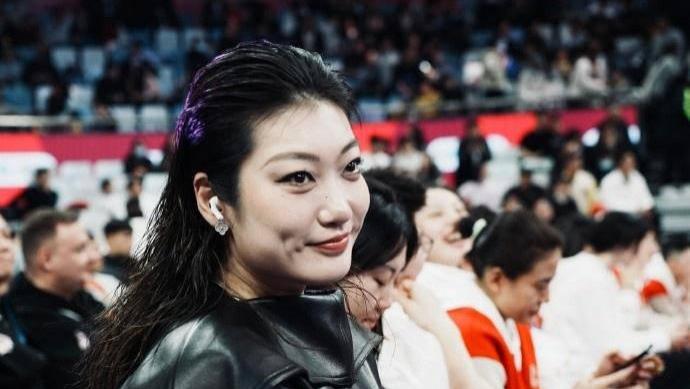 又美又飒！李梦全明星砍22分，赛后晒照为中国篮球加油