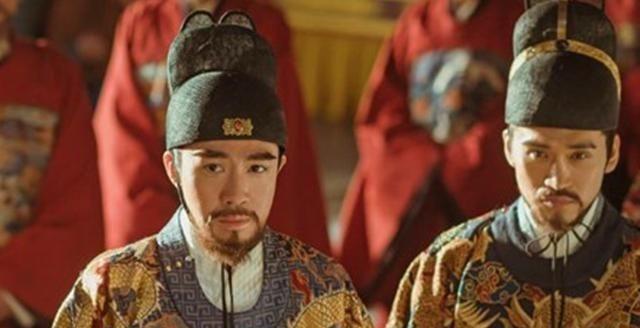 公元1423年，朱棣在病榻上奄奄一息，三子朱高燧趁着四下无人，他偷偷从怀中拿出一