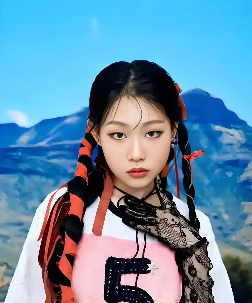 2025年，小沈阳女儿沈佳润在韩出道引发热议。因父亲艺名“小沈阳”与沈阳同名，部