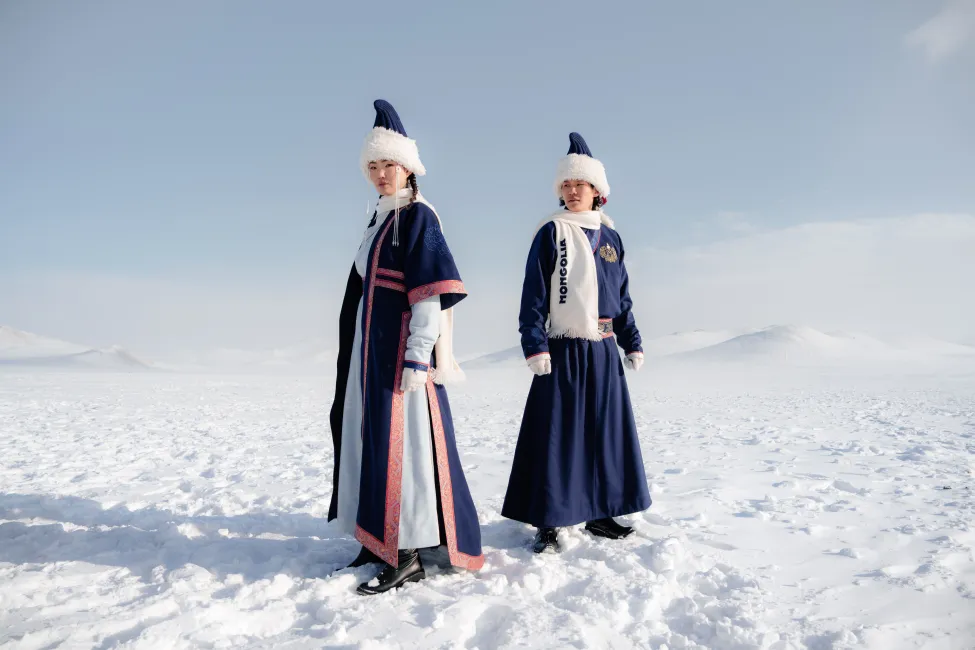 英语：蒙古奥运制服在米兰引起轰动