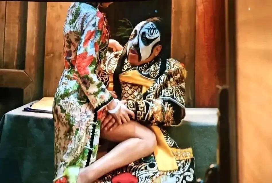 《戏台》如果没有这两段声音，票房还能多一个亿，为陈佩斯感到小小的遗憾。
截至8月