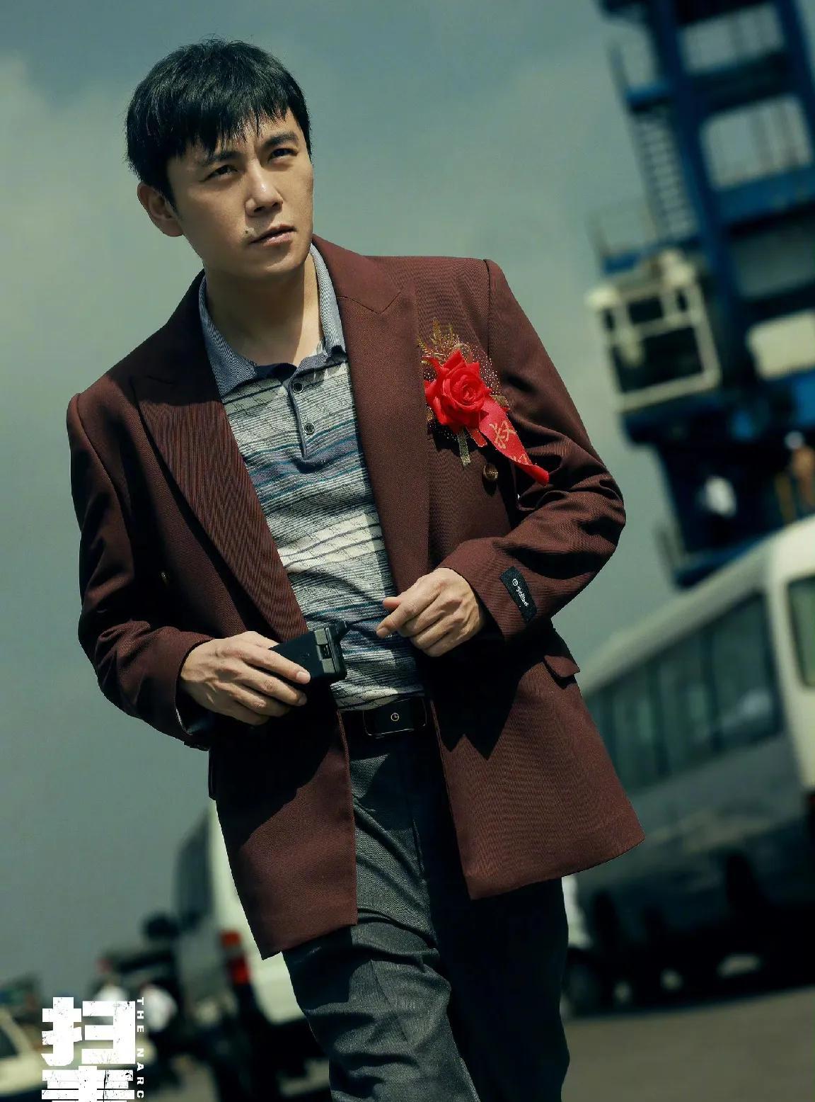 秦昊说，我在《扫毒风暴》中扮演的卢少骅，很多人都说，我们这个故事是模仿美剧《绝命