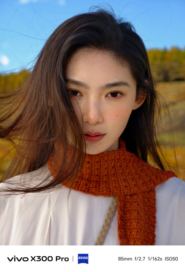 vivo X300系列的人像革命，蔡司自然人像还原肌肤的立体纹理与光影