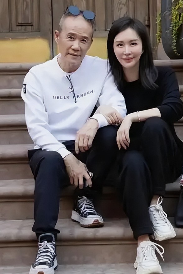 没有第一桶金的人脉，他就不是王石，也就是普通的顽石。
 
时代造英雄，人脉扶鬼雄