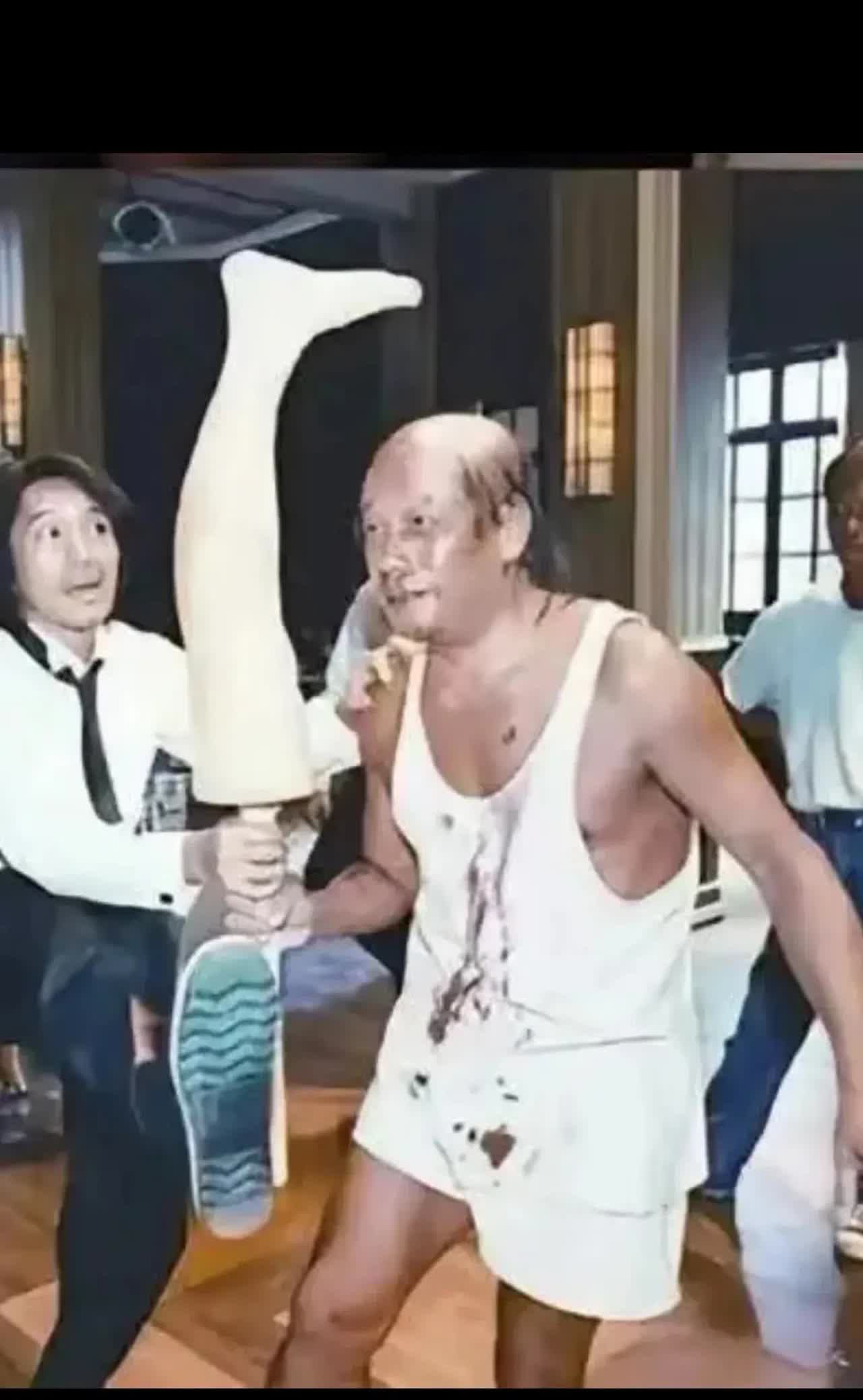 万万没有想到，原来踢脚过头是这样拍摄的，白瞎我看了十几年电视，现在才知道。[捂脸