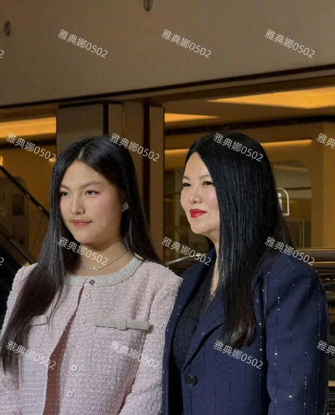 离开了美颜滤镜的王诗龄颜值好普好路人，才15岁就迫不及待接代言