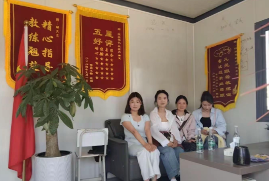 现在学车怎么都是女孩？男人都会开车吗？
