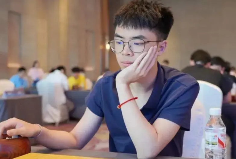 维清太可惜了！哭了！本来一只脚己经迈进了决赛大门，读秒声中，运气不再，错进错出间