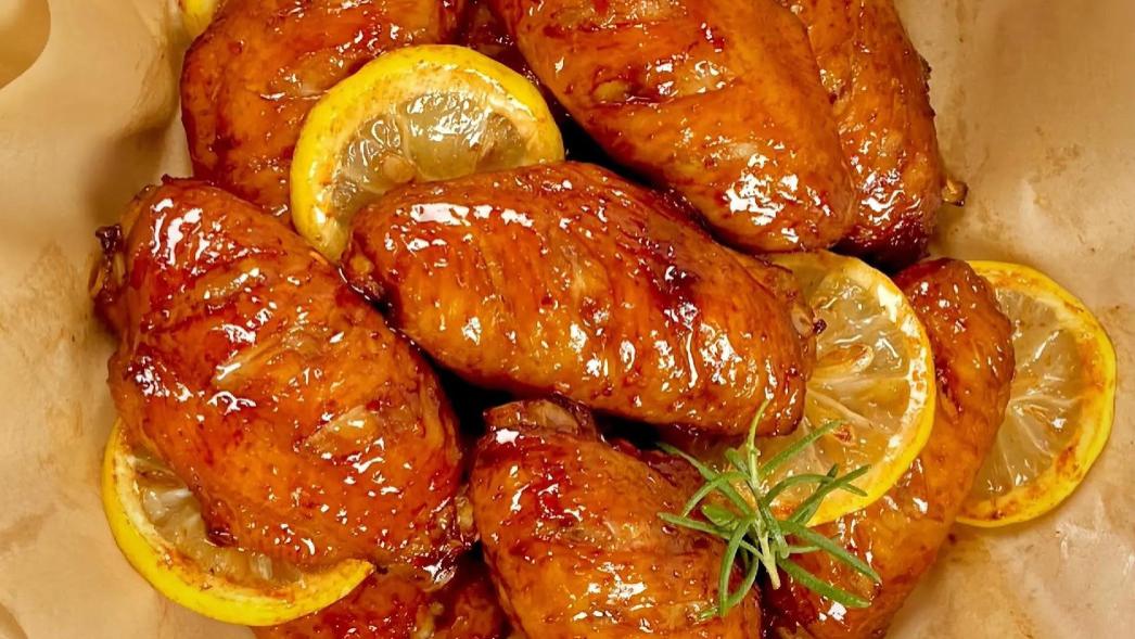 “养不起还敢生二胎？”母亲嫌弃大女儿吃16元鸡翅，被网友群嘲