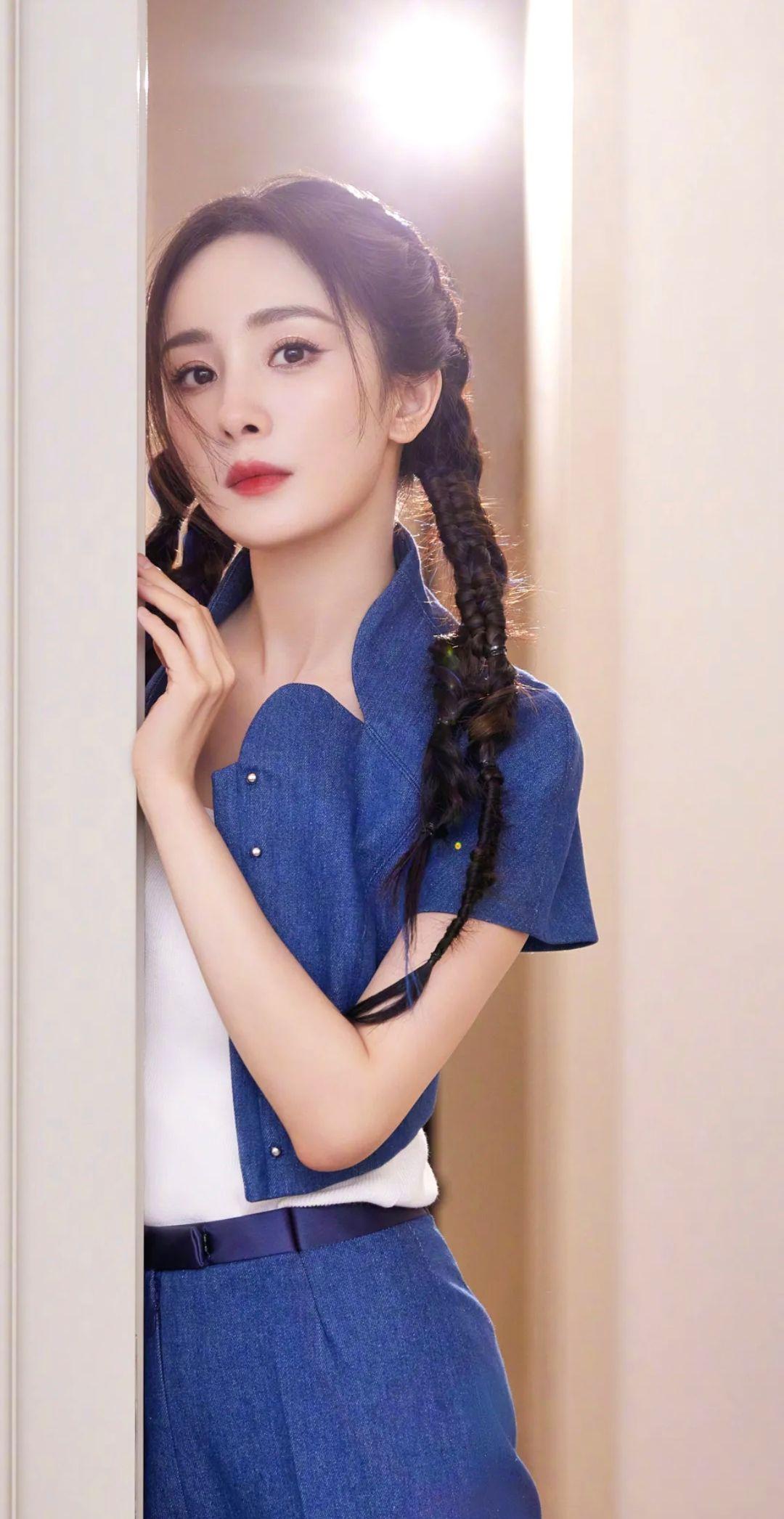 一顾倾人城，再顾倾人国。美貌与才华并重