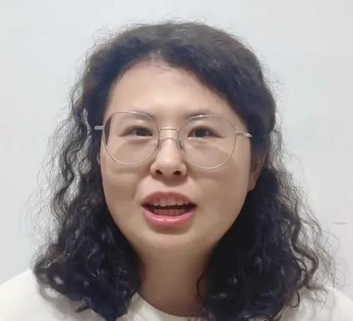 下面这个老板娘一定要记住！
在别人都不愿意给苏超赞助的时候 ，这老板娘第一时间