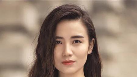 44岁宋佳生图曝光，脸上没有一丝医美痕迹，真实颜值实在太抗打了