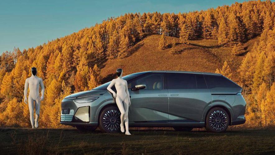 从纯电到增程，从地面到天空，从机器到“人”，小鹏什么都要？