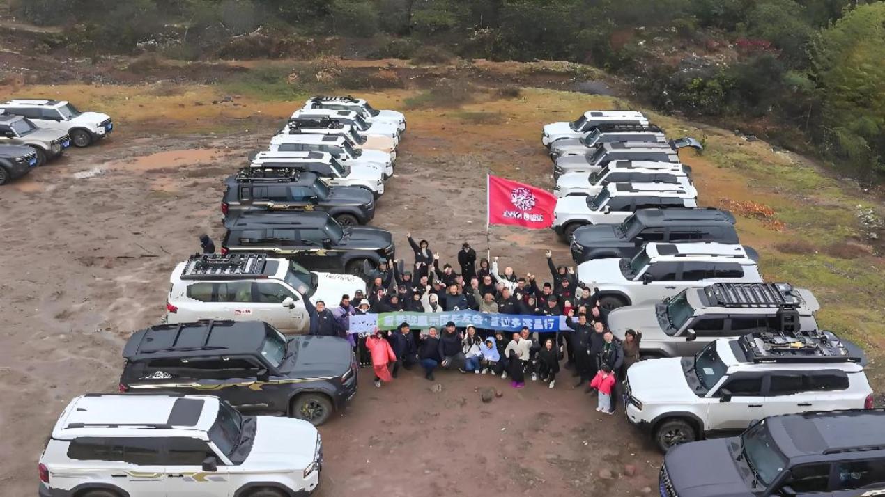 全新普拉多VX旗舰版上市，采用双托森差速器，打造极致驾驶新体验