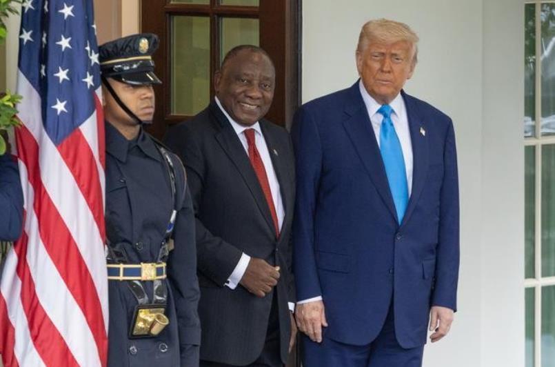 今年5月份，南非总统屁颠屁颠跑到美国一是想和好与美国的关系，二是想亲自邀请特朗普